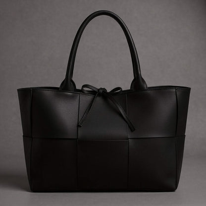 SOPHISTICATED LEATHER TOTE
